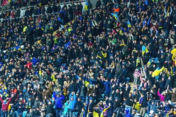 Odessa Ukraine Março 2016 Fãs Futebol Espectadores Stands Estádio Apoiam — Fotografia de Stock