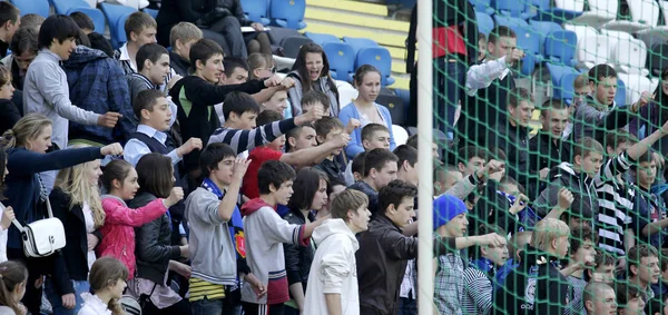 オデッサ ウクライナ 2013 感情的なフットボールのファンがサッカー クラブ レフスキ ソフィア 2013 オデッサ ウクライナの試合中にスタジアムでチームをサポートします — ストック写真
