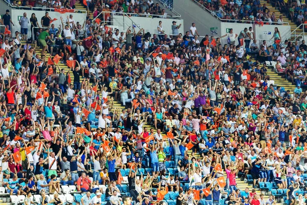 Odessa Ukraine Agosto 2015 Fãs Futebol Espectadores Nas Arquibancadas Estádio — Fotografia de Stock