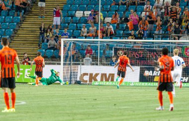 Odessa, Ukrayna - 14 Ağustos 2015: Fc Shakhtar Donetsk ve Fc Dnipro Dnipropetrovsk Ukrayna Kupası maçında top için kavga ediyorlar. Ayrıntı oyunun.