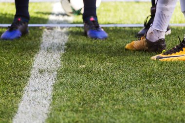 Odessa, Ukrayna-17 March2018: Ukrayna Premier Ligi takımları arasında futbol maçı Şampiyonlar Chernomorets (Odessa) ve çelik. Açılış Şampiyonası, beraberlik, geçit töreni, tekme kapıdan