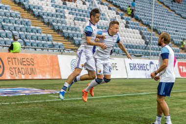 Odessa, Ukrayna - 3 Ağustos 2018: Futbolcular, Fc Djurgardens Eğer İsveç Melkemichel özcan sırasında oyun Uefa Avrupa Ligi 2018 Fc Mariupol (Ukrayna) ile futbol sahada. Futbol oyuncular Tren