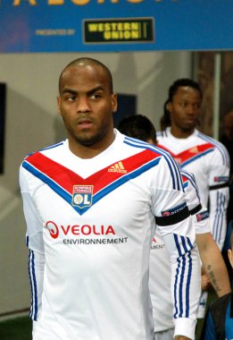 Odessa, Ukrayna - 20 Şubat: oyun sırasında Avrupa Ligi futbol anını Chernomorets Odessa Ukrayna ve Olympique Lionnais Fransa karşı maç. Takım Olympique Lionnais, Briand Zhimmi - Defender, 20 Şubat 2014 yılında Odessa