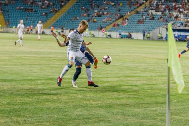 Odessa, Ukrayna - 3 Ağustos 2018: duygusal futbol taraftarları destek ekibi stadyumunda futbol kulübü Djurgardens Eğer İsveç oyun Uefa Avrupa Ligi oyun sırasında. Kalabalık futbol taraftarları Stadyumu futbol