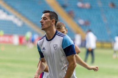 Odessa, Ukrayna - 3 Ağustos 2018: Futbolcular, Fc Djurgardens Eğer İsveç Melkemichel özcan sırasında oyun Uefa Avrupa Ligi 2018 Fc Mariupol (Ukrayna) ile futbol sahada. Futbol oyuncular Tren
