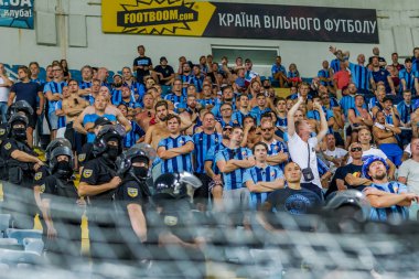Odessa, Ukrayna - 3 Ağustos 2018: duygusal futbol taraftarları destek ekibi stadyumunda futbol kulübü Djurgardens Eğer İsveç oyun Uefa Avrupa Ligi oyun sırasında. Kalabalık futbol taraftarları Stadyumu futbol