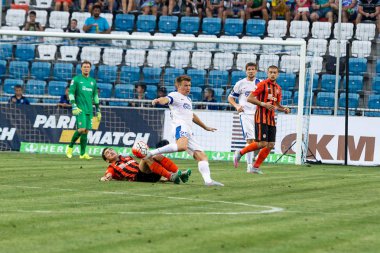 Odessa, Ukrayna - 14 Ağustos 2015: Fc Shakhtar Donetsk ve Fc Dnipro Dnipropetrovsk Ukrayna Kupası maçında top için kavga ediyorlar. Ayrıntı oyunun.