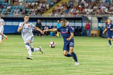 Odessa, Ukrayna - 3 Ağustos 2018: duygusal futbol taraftarları destek ekibi stadyumunda futbol kulübü Djurgardens Eğer İsveç oyun Uefa Avrupa Ligi oyun sırasında. Kalabalık futbol taraftarları Stadyumu futbol