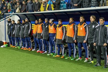 Odessa, Ukrayna -24 Mart 2016: Dostluk maçı (sarı) Ukrayna Millî Futbol takımı ve Kıbrıs (mavi) Milli takımı arasında. Yoğun maç oyun an.