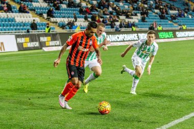 Odessa, Ukrayna - 3 Aralık 2015: Fc Karpaty ve Shakhtar Donetsk Ukrayna Kupası topu için Şampiyonlar Ligi mücadelede bir maçta. Ayrıntı oyunun.