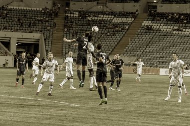 Odessa, Ukrayna - 3 Ağustos 2018: duygusal futbol taraftarları destek ekibi stadyumunda futbol kulübü Djurgardens Eğer İsveç oyun Uefa Avrupa Ligi oyun sırasında. Kalabalık futbol taraftarları Stadyumu futbol