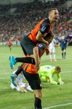 Odessa, Ukrayna - 15 Haziran 2017: Fc Dinamo (Kiev) gol gol ile Fc Shakhtar (Donetsk) sevinir. Futbolcular futbol oyunu zaferle sevinçle ve duygusal kutlamak