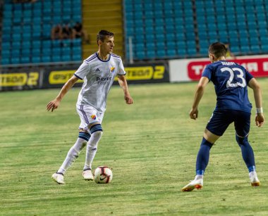 Odessa, Ukrayna - 3 Ağustos 2018: duygusal futbol taraftarları destek ekibi stadyumunda futbol kulübü Djurgardens Eğer İsveç oyun Uefa Avrupa Ligi oyun sırasında. Kalabalık futbol taraftarları Stadyumu futbol