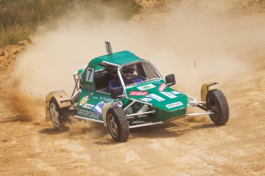 Odessa, Ukrayna - 29 Haziran: Ukrayna Kupası Şampiyonası motocross yarış pisti Zhivagova dağ, Odessa. Yetişkin biniciler ve çocuklar, 29 Haziran 2013 Odessa, Ukrayna