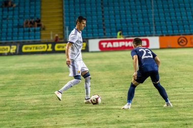 Odessa, Ukrayna - 3 Ağustos 2018: duygusal futbol taraftarları destek ekibi stadyumunda futbol kulübü Djurgardens Eğer İsveç oyun Uefa Avrupa Ligi oyun sırasında. Kalabalık futbol taraftarları Stadyumu futbol