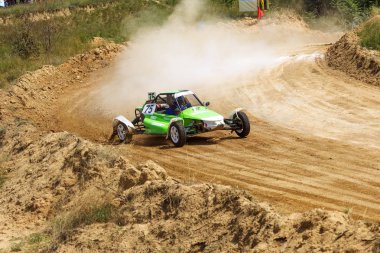 Odessa, Ukrayna - 29 Haziran: Ukrayna Kupası Şampiyonası motocross yarış pisti Zhivagova dağ, Odessa. Yetişkin biniciler ve çocuklar, 29 Haziran 2013 Odessa, Ukrayna