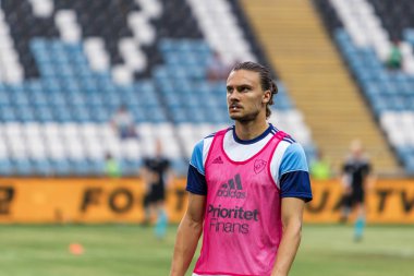 Odessa, Ukrayna - 3 Ağustos 2018: Futbolcular, Fc Djurgardens Eğer İsveç Melkemichel özcan sırasında oyun Uefa Avrupa Ligi 2018 Fc Mariupol (Ukrayna) ile futbol sahada. Futbol oyuncular Tren