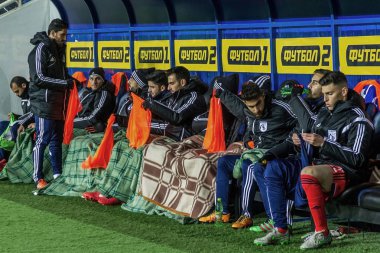 Odessa, Ukrayna -24 Mart 2016: Dostluk maçı (sarı) Ukrayna Millî Futbol takımı ve Kıbrıs (mavi) Milli takımı arasında. Yoğun maç oyun an.