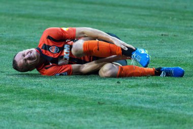 Odessa, Ukrayna - 14 Ağustos 2015: Fc Shakhtar Donetsk ve Fc Dnipro Dnipropetrovsk Ukrayna Kupası maçında top için kavga ediyorlar. Ayrıntı oyunun.