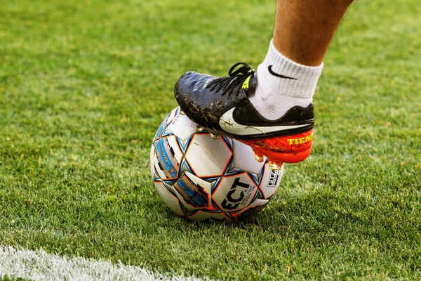 Odessa, Ukrayna 16 Temmuz 2017: Uefa Şampiyonlar Ligi futbol resmi top. Büyük resmi futbol FIFA 2017. Futbol topu turnuvası sırasında dinamik oyun Shakhtar - Dinamo Kiev