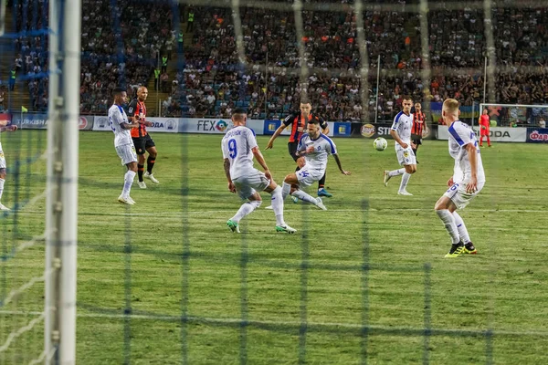 Odessa, Ukrayna - 21 Temmuz 2018. Dinamo Kiev ve Shahtar Donetsk Premier lig liderleri şiddetli ilkeli duygusal maçında Ukrayna Super Kupası maç sırasında