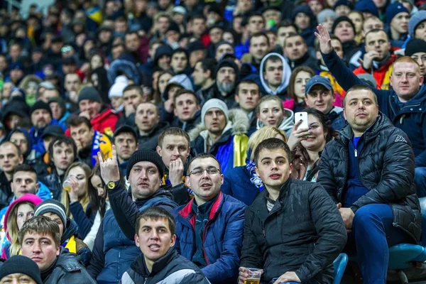 Odessa Ukraine Março 2016 Torcedores Espectadores Futebol Nas Arquibancadas Estádio — Fotografia de Stock