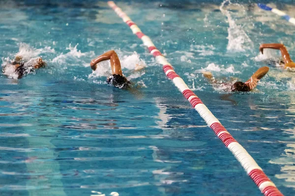 Sporthintergrund Für Splash Themen Sportschwimmen Schwimmbad Unscharfer Hintergrund Zum Sportthema — Stockfoto