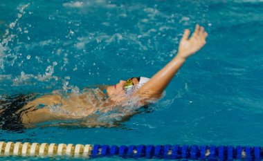 Odessa, Ukrayna - Cirka 2016: Çocuk, sporcular, yüzücüler yüzmek spor havuzu yüzme için parça boyunca. Spor yüzme havuzunda. Yaz Olimpiyat spor, sağlıklı yaşam, Çocuk spor