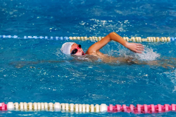 Odessa Ukraine Cirka 2016 Kinder Athleten Schwimmer Schwimmen Entlang Der — Stockfoto