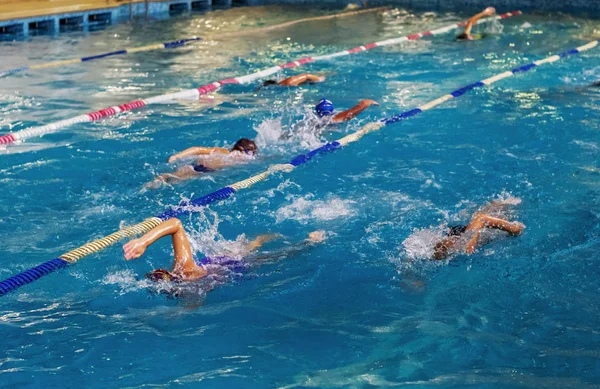 Odessa Ucrania Cirka 2016 Niños Atletas Nadadores Nadan Largo Pistas —  Fotos de Stock