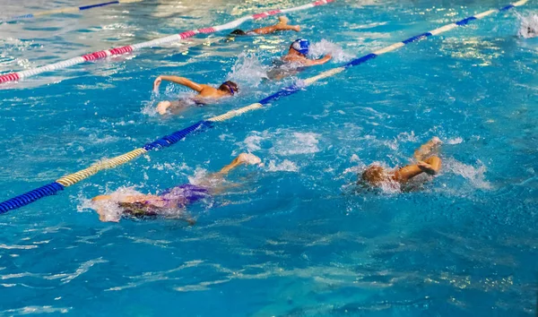 Oděsa Ukrajina Cirka 2016 Děti Atleti Plavci Plavat Podél Kolejí — Stock fotografie