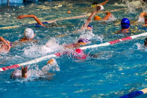 Odessa Ukraine Cirka 2016 Kinder Athleten Schwimmer Schwimmen Entlang Der — Stockfoto