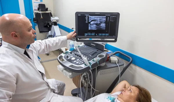 Odessa Ukraine July 2018 Woman Undergoes Medical Examination Veins Ultrasound — Stock Photo, Image