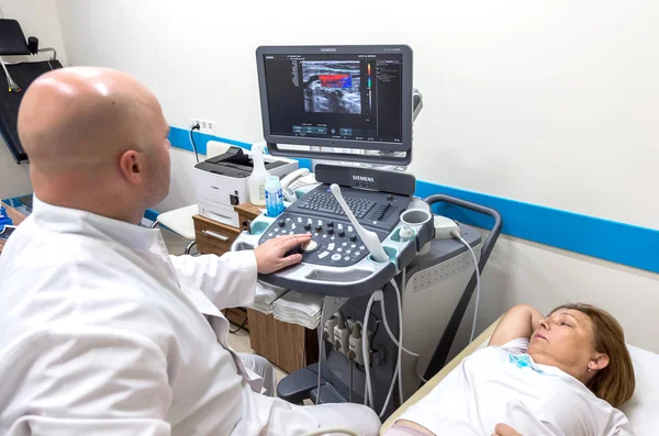 Odessa Ukraine July 2018 Woman Undergoes Medical Examination Veins Ultrasound — Stock Photo, Image