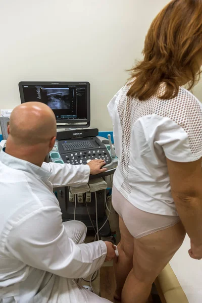 Odessa Ukraine July 2018 Woman Undergoes Medical Examination Veins Ultrasound — Stock Photo, Image