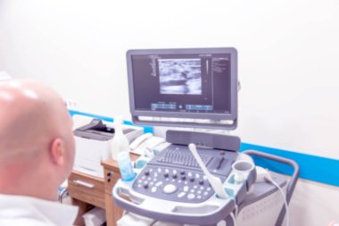 Ultrason muayene odasının tıbbi geçmişi Keskinliği Azaltma. Odak tıbbi geçmişi ultrason cihazları hastaların incelenmesi için tıbbi ofis. Hastalıkların tanısında ultrason