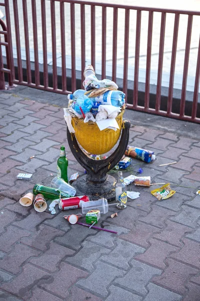 Odessa Ukraine Cirka 2018 Pile Garbage Food Waste Cans Plastic — Stock Photo, Image