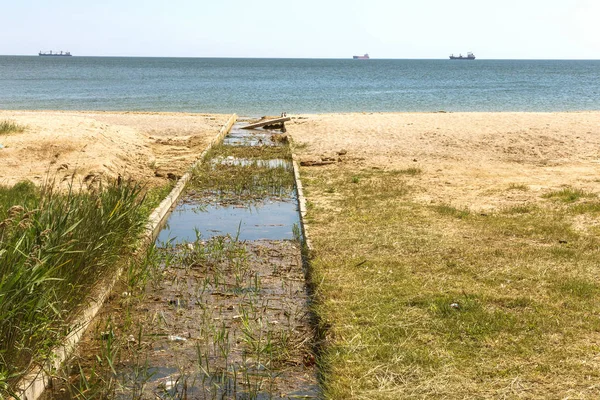 Sporchi Liquami Rifiuti Domestici Nel Piccolo Fiume Canale Irrigazione Provoca — Foto Stock