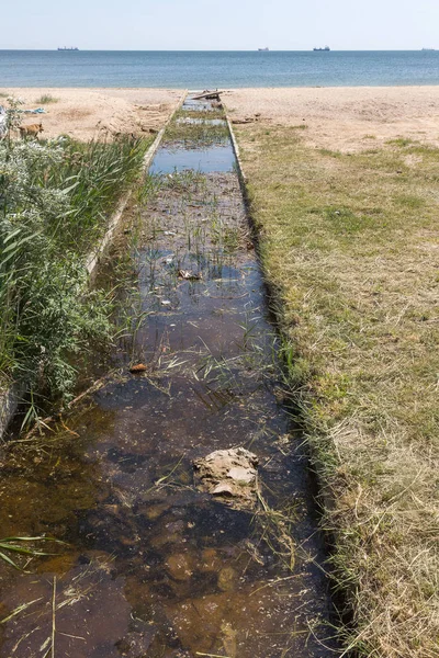 Sporchi Liquami Rifiuti Domestici Nel Piccolo Fiume Canale Irrigazione Provoca — Foto Stock