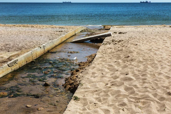 Schmutzwasser Und Hausmüll Kleinem Fluss Bewässerungskanal Verursacht Schnelles Algenwachstum Wasserverschmutzung — Stockfoto