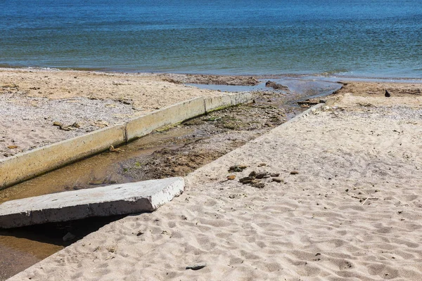 Schmutzwasser Und Hausmüll Kleinem Fluss Bewässerungskanal Verursacht Schnelles Algenwachstum Wasserverschmutzung — Stockfoto