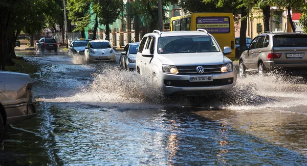 Odessa Ucraina Luglio 2018 Guida Auto Una Strada Allagata Durante — Foto Stock