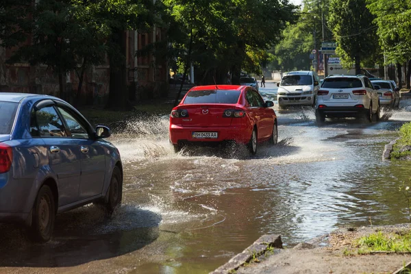 Odessa Ukraina Juli 2018 Köra Bilar Översvämmad Väg Översvämningarna Orsakade — Stockfoto