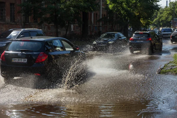 Odessa Ukraina Juli 2018 Köra Bilar Översvämmad Väg Översvämningarna Orsakade — Stockfoto