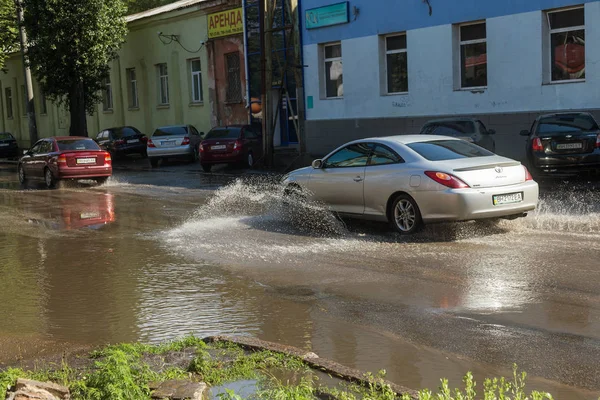 Odessa Ukrajna Július 2018 Autóvezetés Közben Eső Vihar Okozta Áradások — Stock Fotó