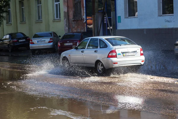 Одеса Україна Липня 2018 Водіння Автомобіля Затопленій Дорозі Під Час — стокове фото