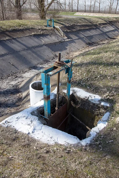 乌克兰敖德萨 2017年3月 灌溉农业区干灌渠和排水系统 雪白的冬天威胁到农业的严重干旱和危机 由于干旱 没有收成 — 图库照片