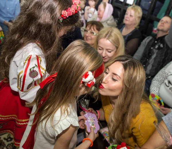 Oděsa Ukrajina Března 2016 Publikum Koncertu Malé Děti Zatímco Maminka — Stock fotografie