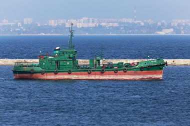 Odessa, Ukrayna - 10 Ekim 2018: Odessa deniz limanı. Uluslararası deniz taşımacılığı. Denizcilik Lojistik. Liman deniz kargo ile tipik bir resmini gemi. Gemi kargo bağlantı noktası