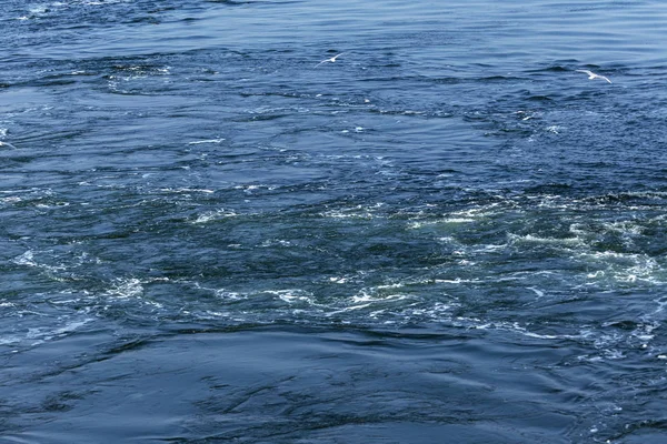 Sledovat Povrchu Mořské Vody Nákladní Loď Moře Stezka Povrchu Vodu — Stock fotografie